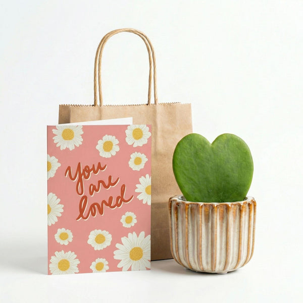 Geschenk-Set „Love“ – Herzblatt, Topf, Grußkarte & Geschenktüte