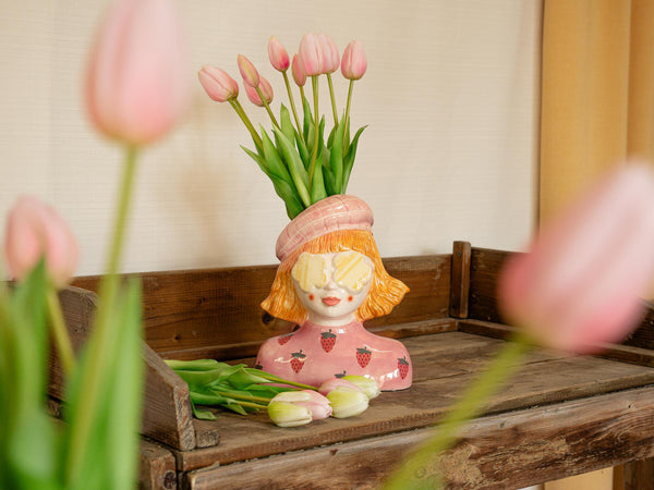 Vase Erdbeermädchen aus Steingut