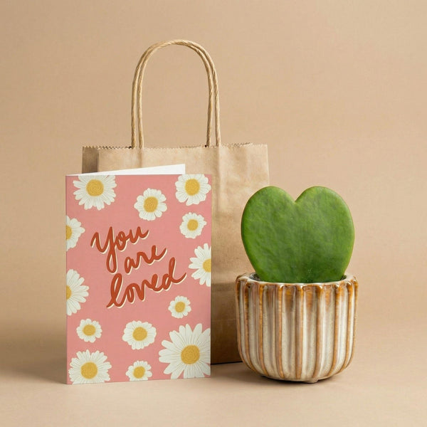 Geschenk-Set „Love“ – Herzblatt, Topf, Grußkarte & Geschenktüte